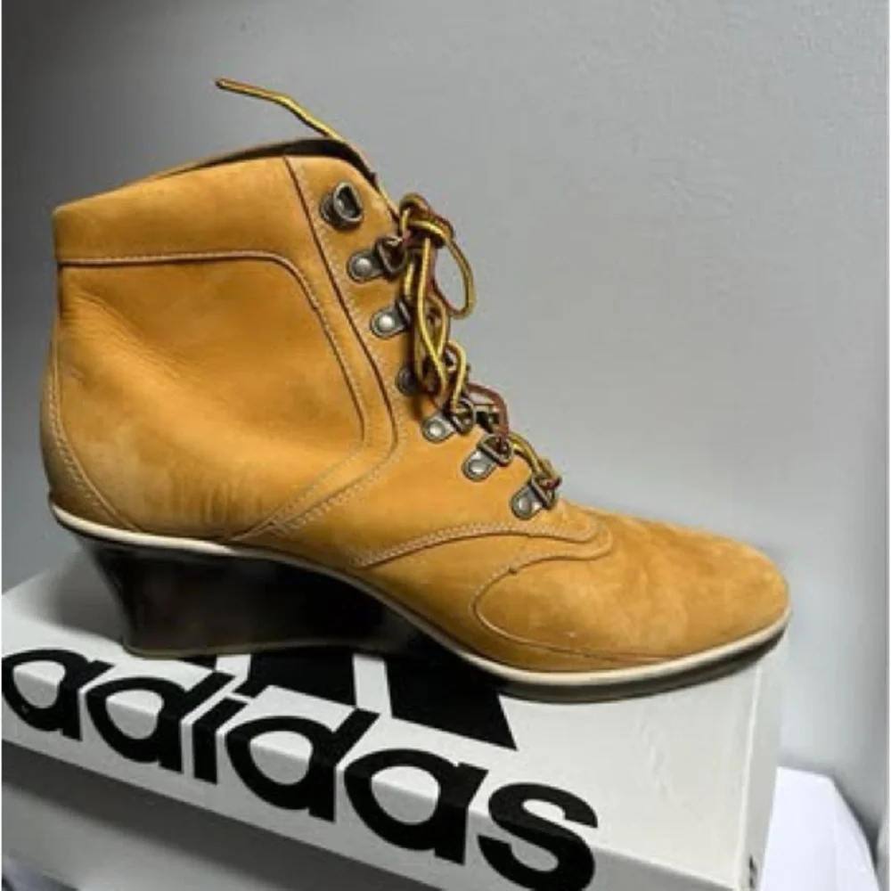 Timberland Women's Lace-Up Tan Wedge Boots - Picture 7 of 7